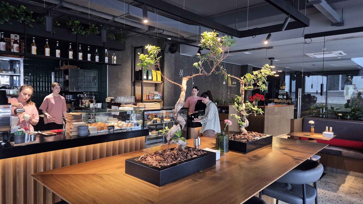 Так кофейня "Как по маслу" выглядит внутри. Листайте галерею, чтобы увидеть ещё фото