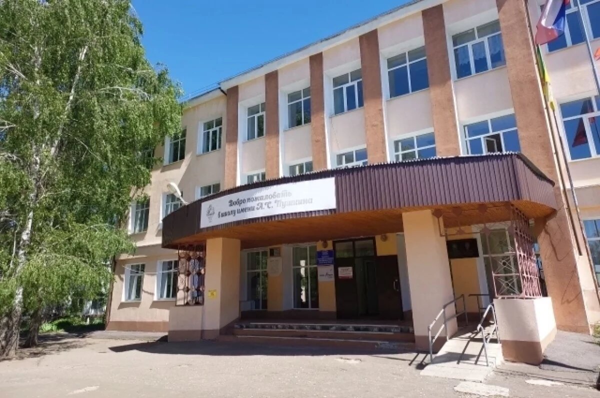    Окончание ремонта в колышлейской школе запланировано на середину августа текущего года.