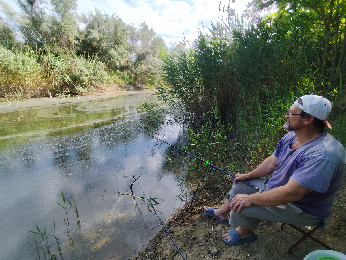 Сидим, пытаемся рыбачить