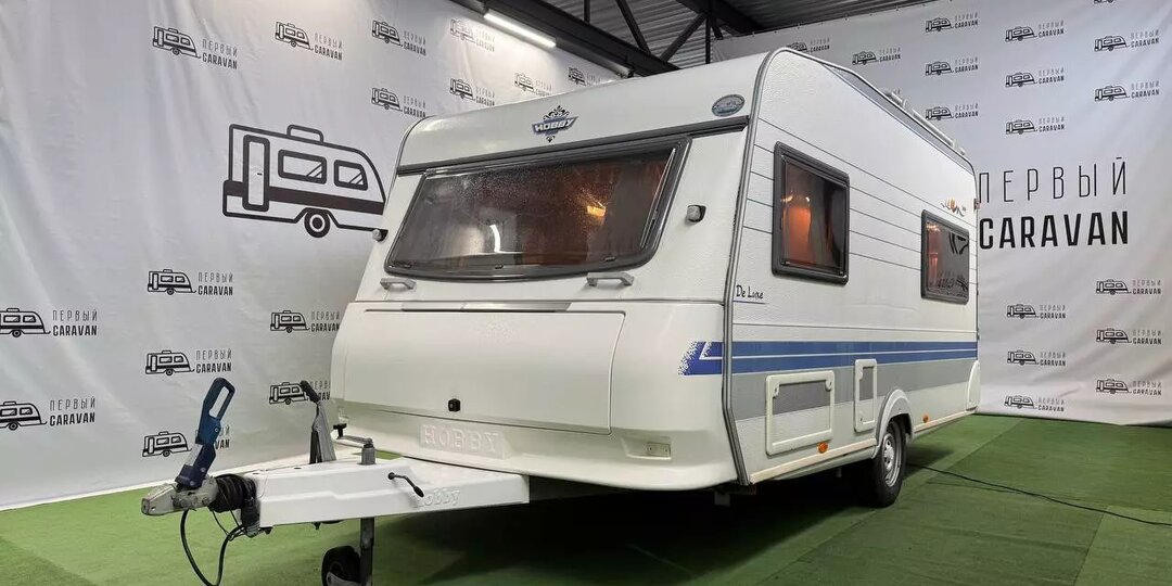 КОМПАКТНЫЙ НЕМЕЦКИЙ КАРАВАН С ДВУМЯ ЗОНАМИ ОТДЫХА