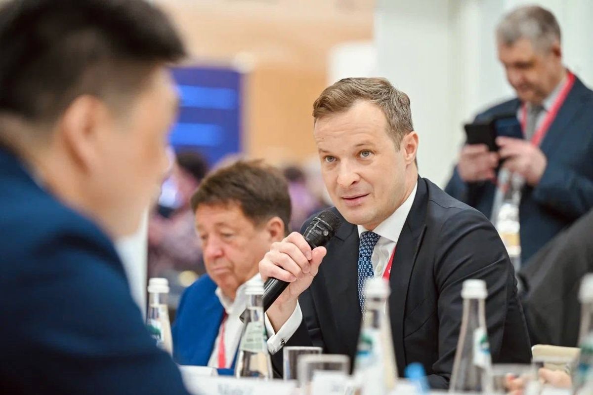    Дмитрий Старостин рассказал о возможностях нижегородской ОЭЗ «Кулибин» китайским партнерам