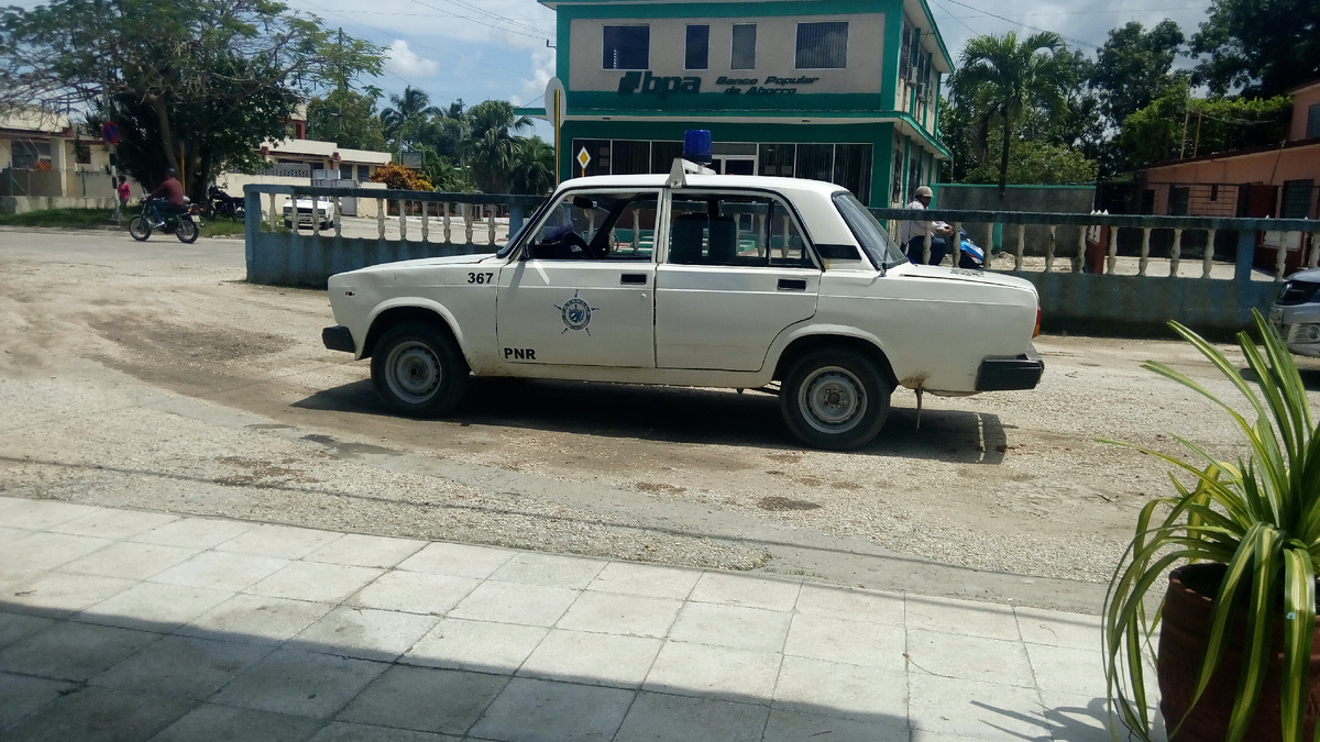 Полицейский автомобиль, который нас остановил.