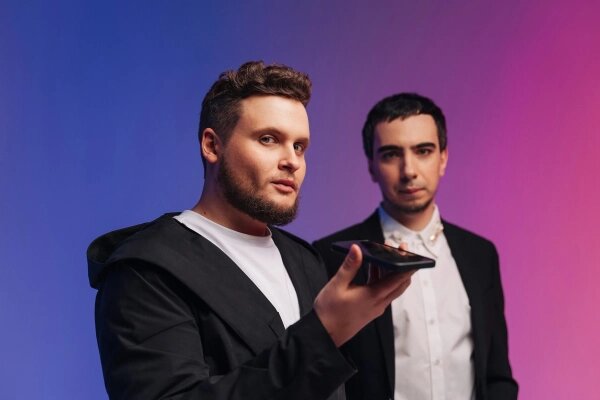 Обложка © Shutterstock / FOTODOM / Пранкеры Вован и Лексус