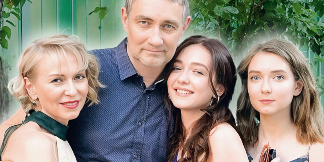 "55-летний красавец из 'Склифосовского' живет с любимой женщиной уже 30 лет": вместе пережили нищету и встали на ноги. В чем их секрет