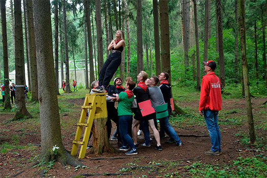 Упражнение падение на доверие