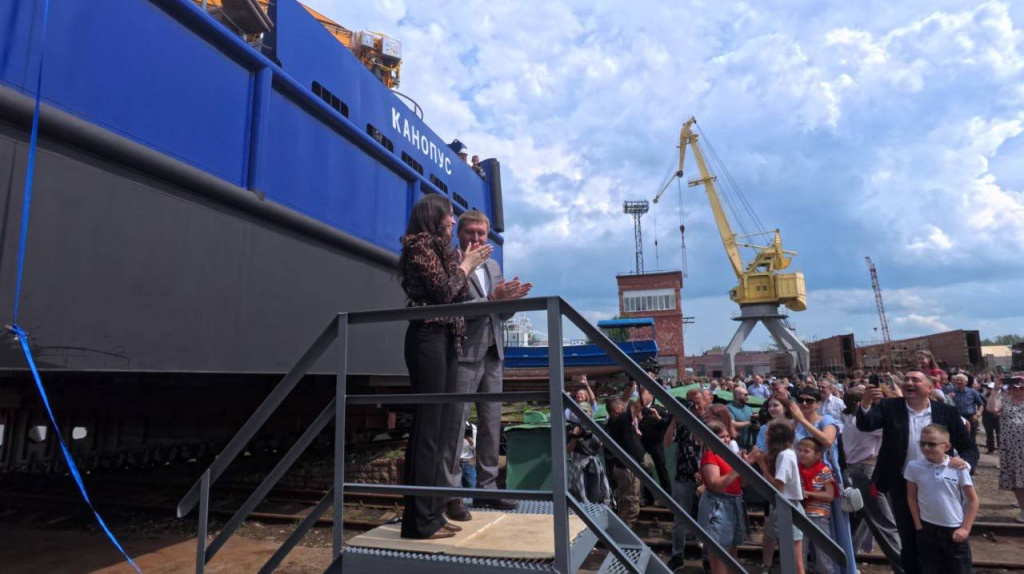 Спущен на воду земснаряд проекта Ц480М2рД / Фото: "Нефтефлот", ЗАО  📷
