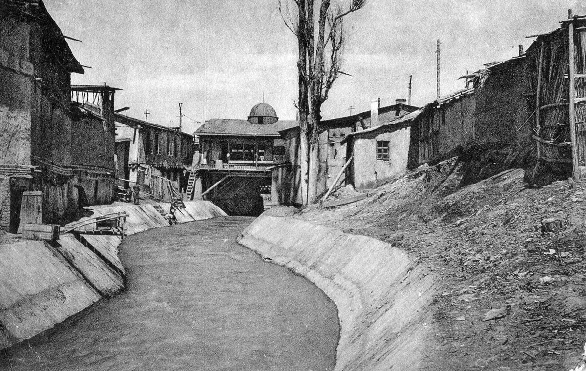 Мост через Анхор соеденяющий городстарый и новый