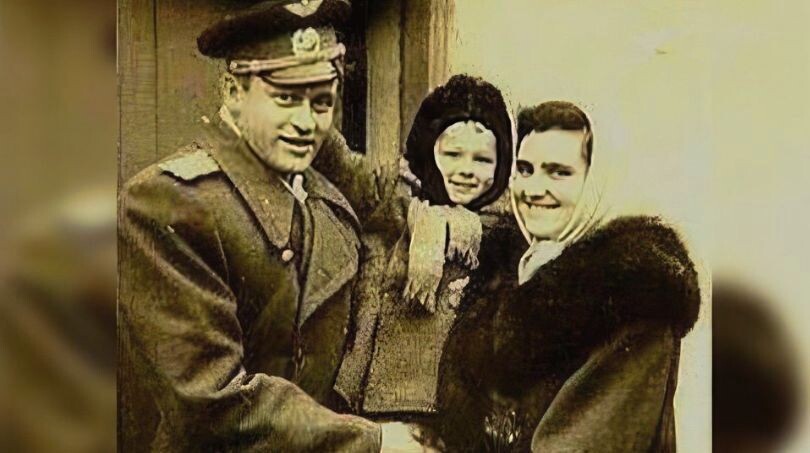 Маленький Александр с родителями