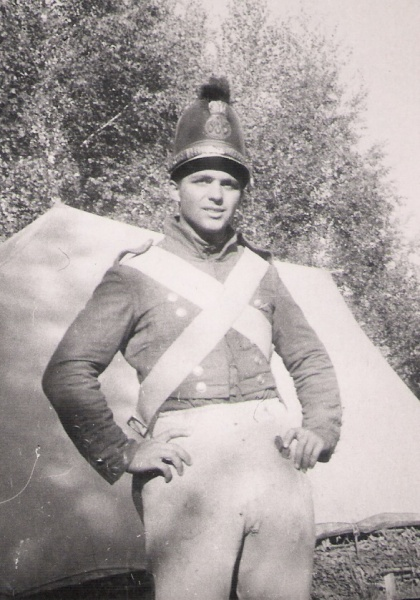 На фотографии: 1963 год, Дорогобуж. Стану я точно генералом!