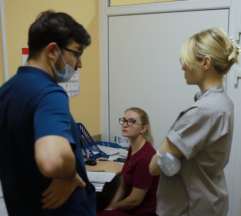 Александр Атяшев, Анастасия Логунова, Мария Панова. Отделение реабилитации ЦНС, 2021 год. Фото: Александр Панов.