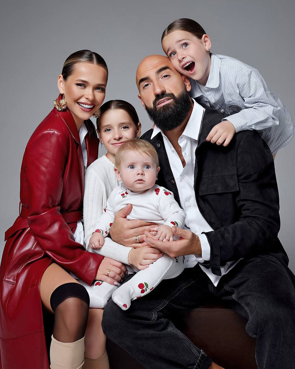 Анна Хилькевич и Артур Мартиросян с детьми