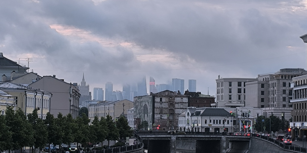 Пешая прогулка к сердцу столицы.
