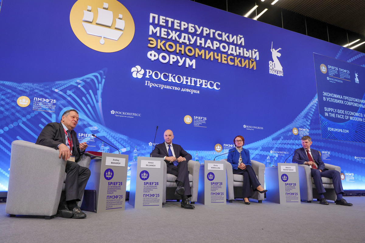    Спор Решетникова и Набиуллиной на ПМЭФ. Фото: Shatokhina Natalia / news.ru / www.globallookpress.com