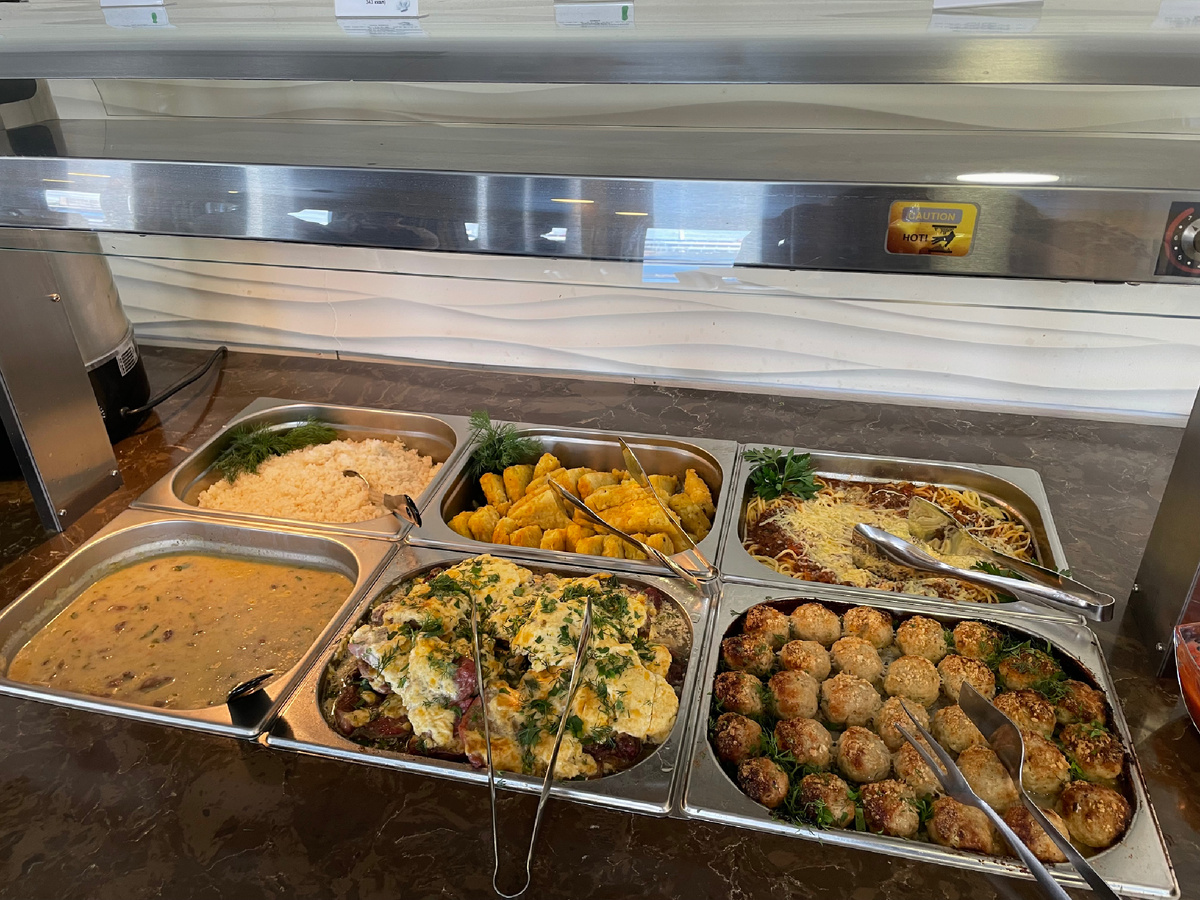 Все очень вкусно. Рыба, мясо, курица и даже баранина.