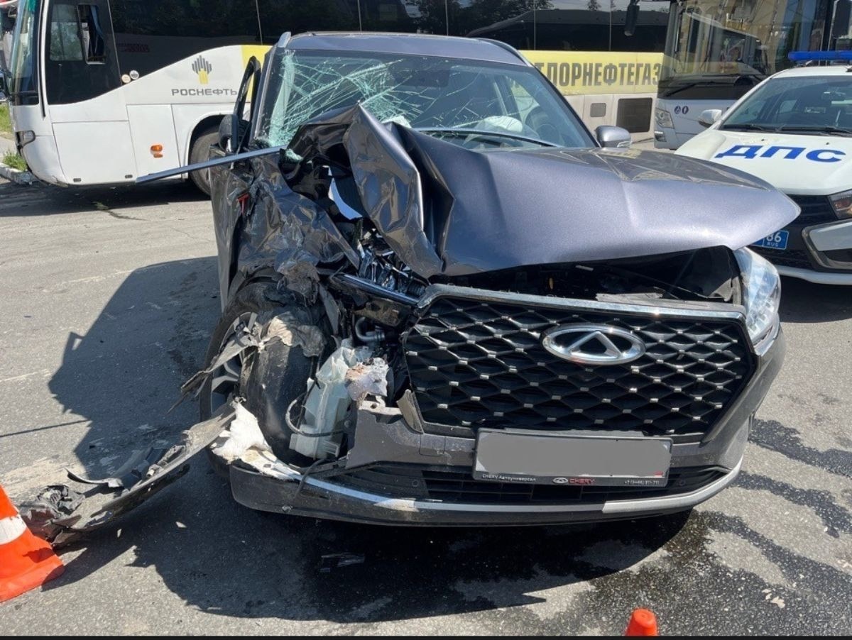    В столкновении автомобиля и автобуса пострадал ребенок в Нижневартовске