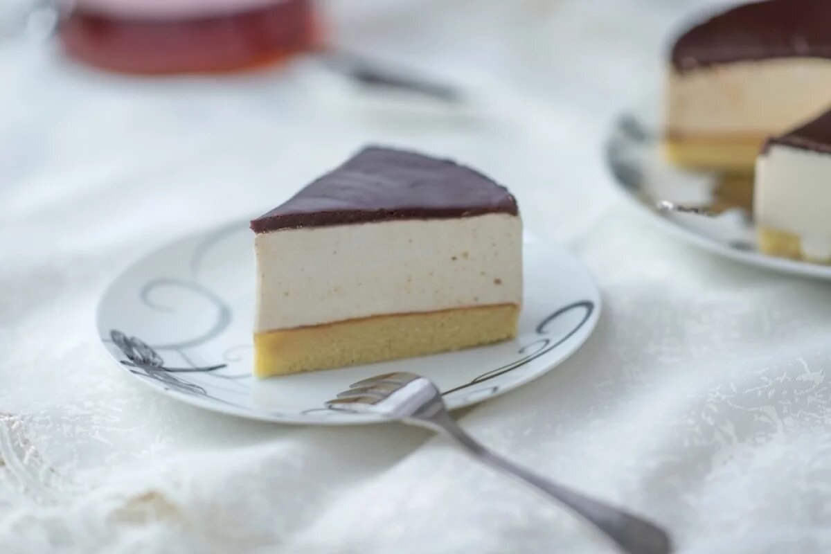    Торт «Птичье молоко» можно приготовить с классической шоколадной глазурью или попробовать что-то новое.