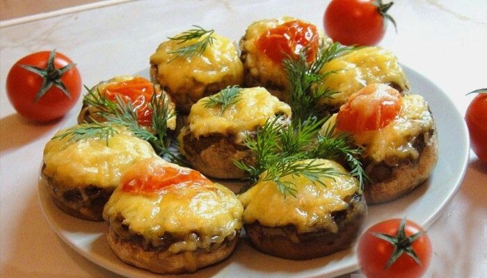 Фаршированные шампиньоны с куриным фаршем: изысканная закуска для гостей