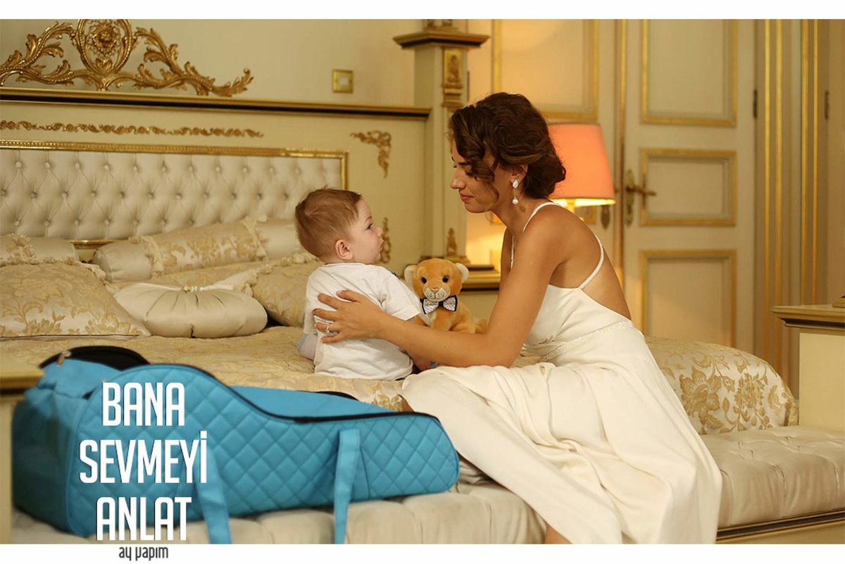 Кадр из турецкого сериала "Расскажи мне, как любить"