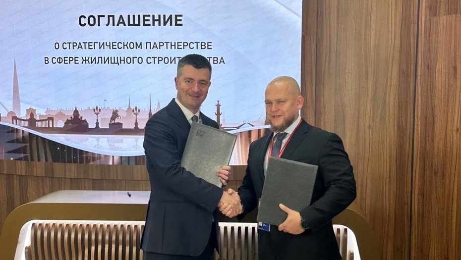    Соглашение о сотрудничестве GloraX и Банка Дом.рф на ПМЭФ-2025 Автор фото: GloraX