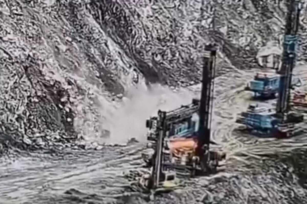    Появилось видео схода горной породы под Мурманском, где погиб машинист