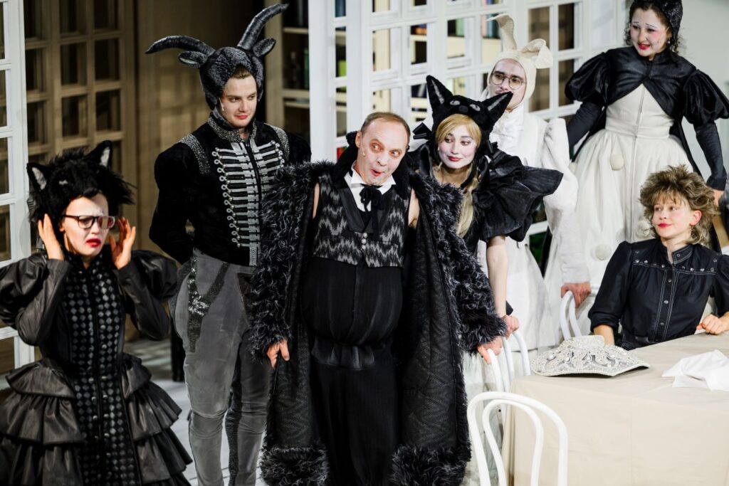    Фото предоставлены пресс-службой Театра Наций. Фотограф Иван Пономаренко Источник фото: Театр To Go