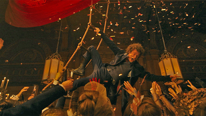    Вот так "модернизируют" Пушкина: Александр Сергеевич в исполнении Юрия Борисова всё время участвует в кутежах и дуэлях. Кадр из фильма "Пророк. История Александра Пушкина"