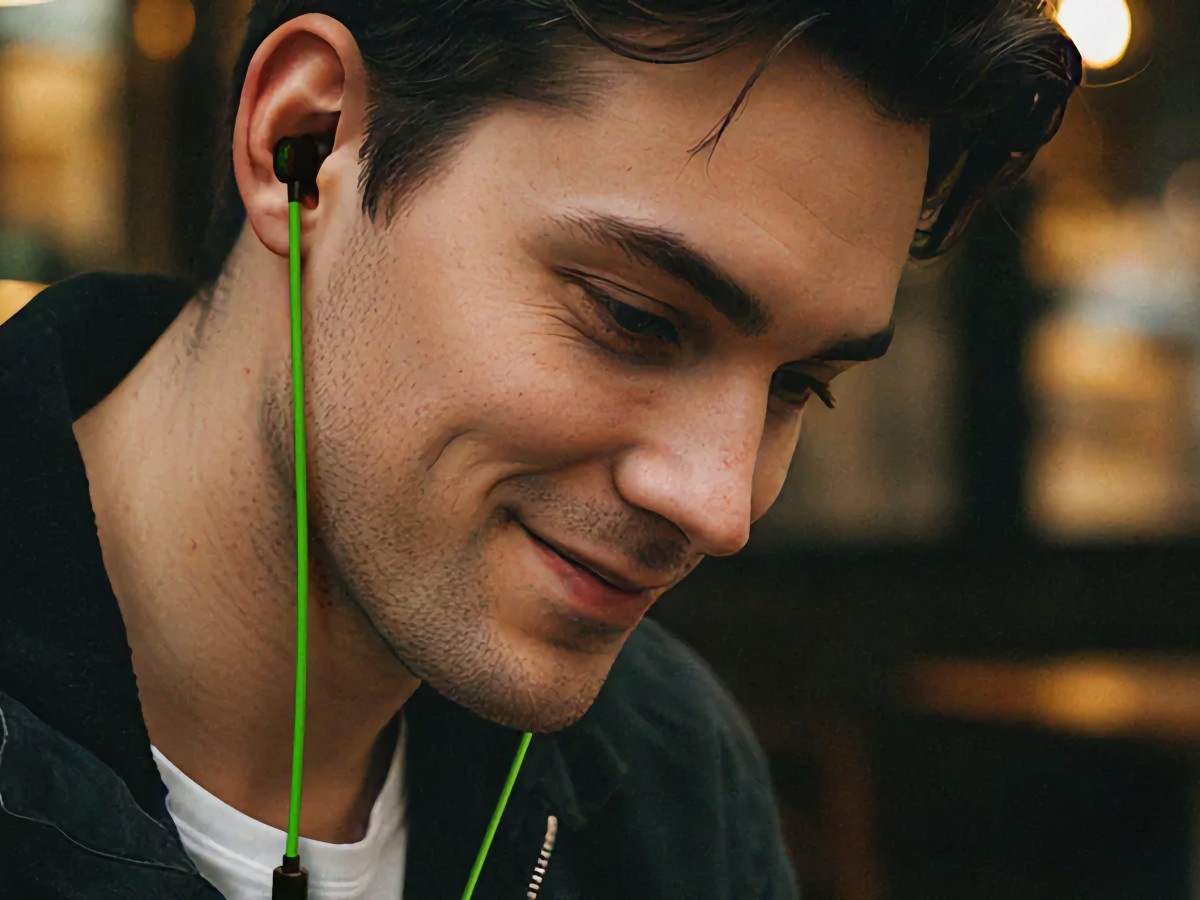    Razer выпустила универсальные проводные наушники Hammerhead V3