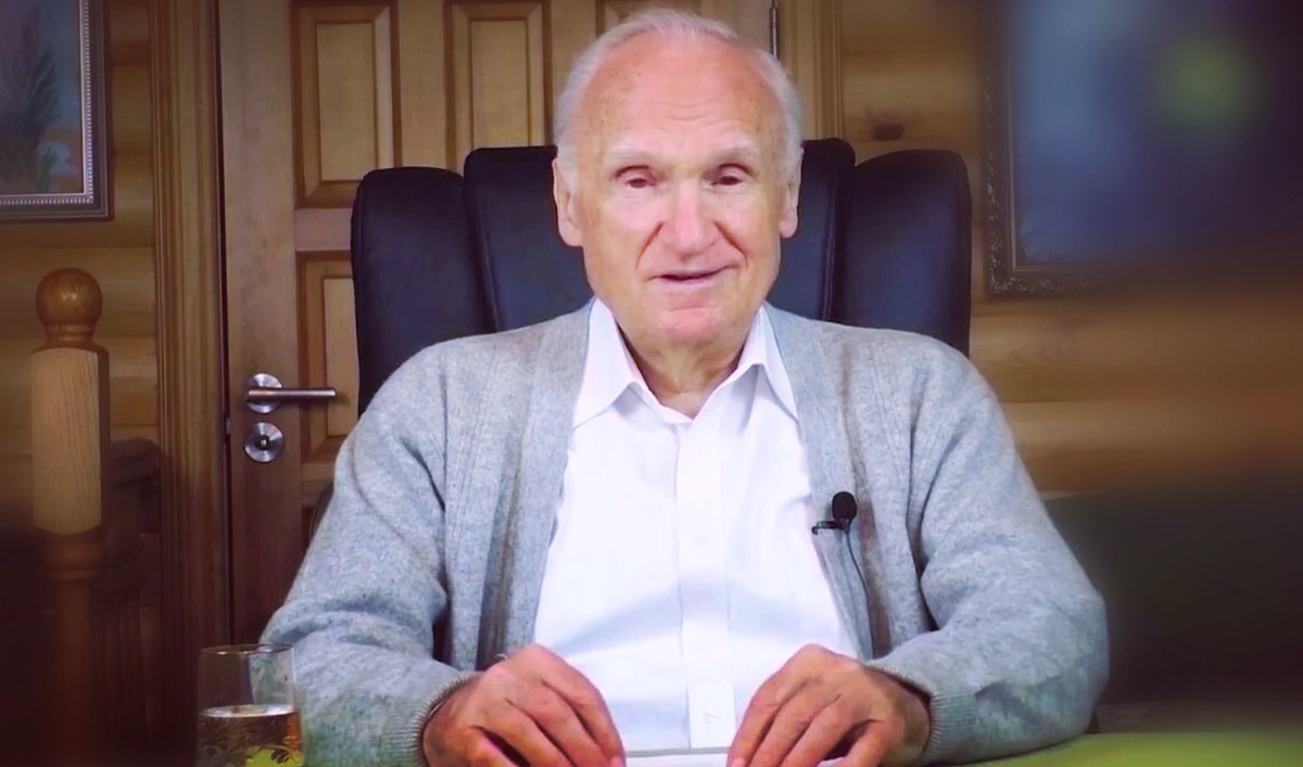 Алексей Ильич Осипов — учёный-богослов, педагог, доктор богословия, заслуженный профессор Московской Духовной Академии и Семинарии, писатель, публицист, проповедник.