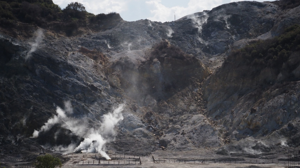     Hidden layer beneath Italy's Campi Flegrei caldera may explain why it's so restless