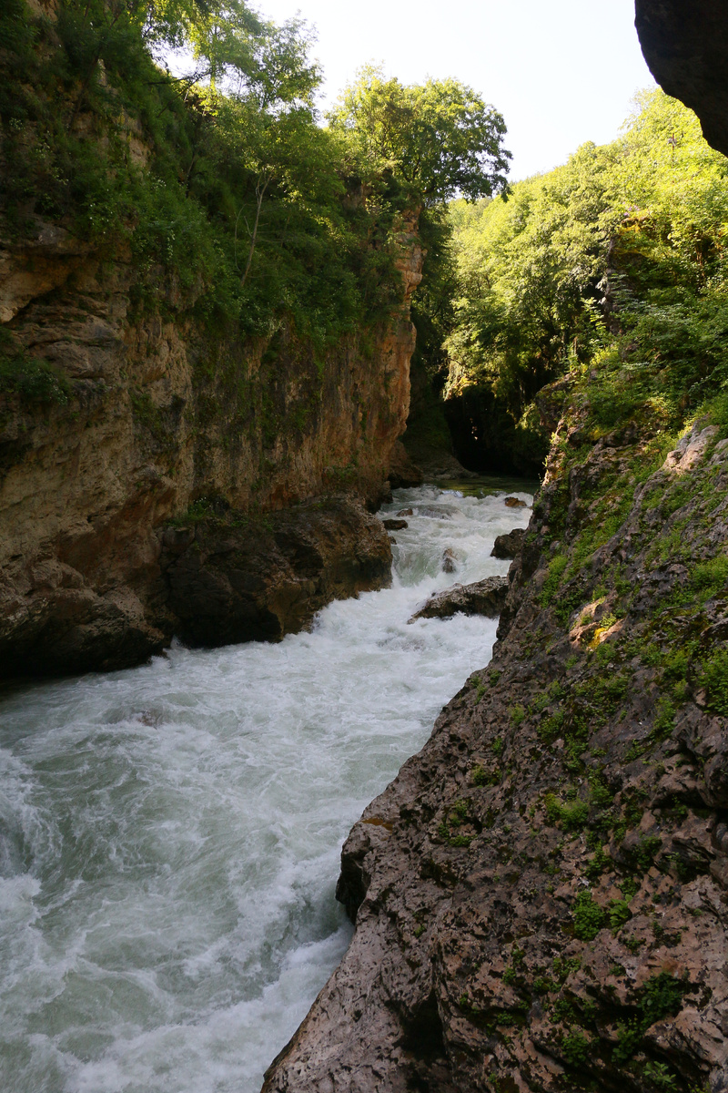 Хаджохская теснина, июнь 2025. В статье все фото мои