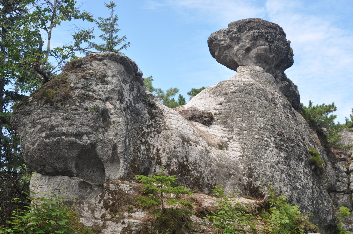 Амурские столбы. Останец “Чаша”. https://clck.ru/3MhEMC