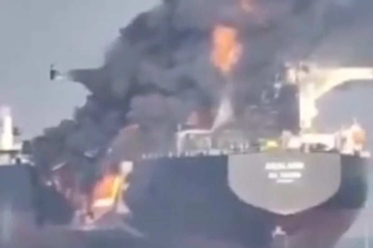    На борту загоревшегося в Оманском заливе танкера находились семь россиян