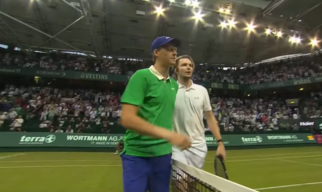 Янник Синнер после поражения от Александра Бублика. Фото: соцсети