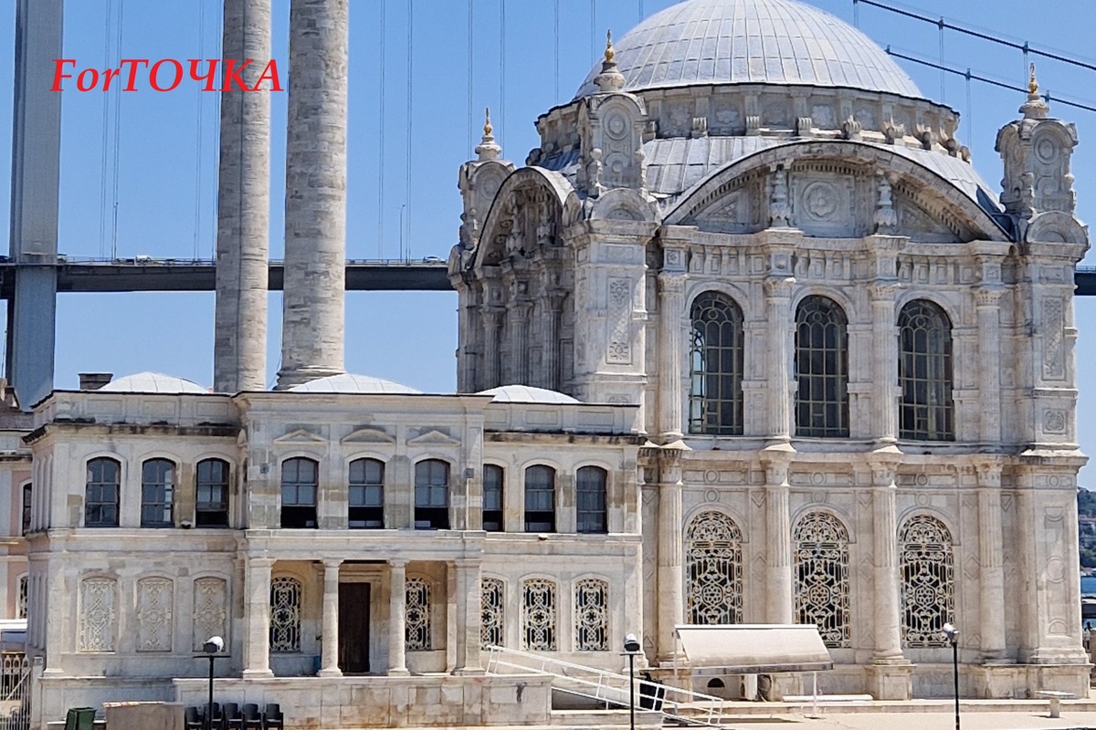 Изумительная каменная резьба превращает Большую мечеть Меджидие в маленькое архитектурное чудо