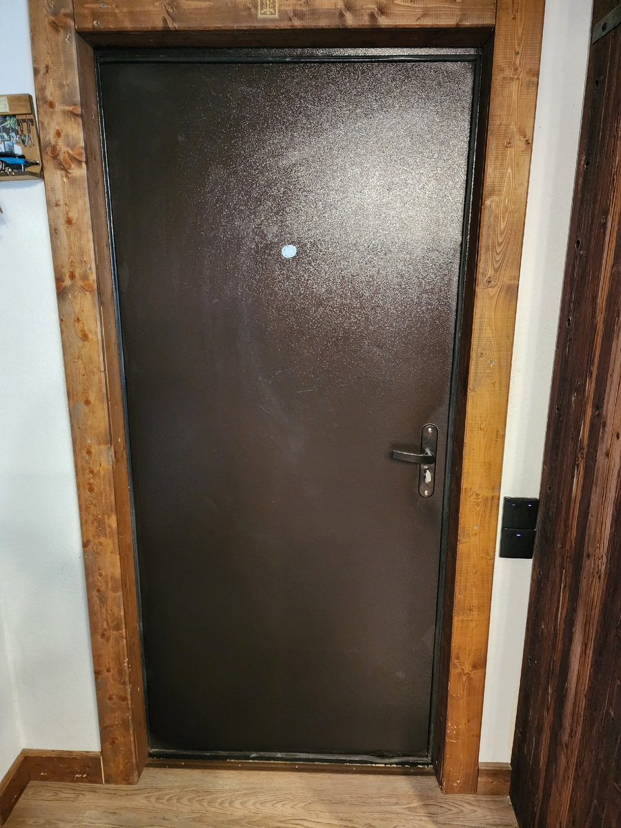 Первая дверь, выход в котельную