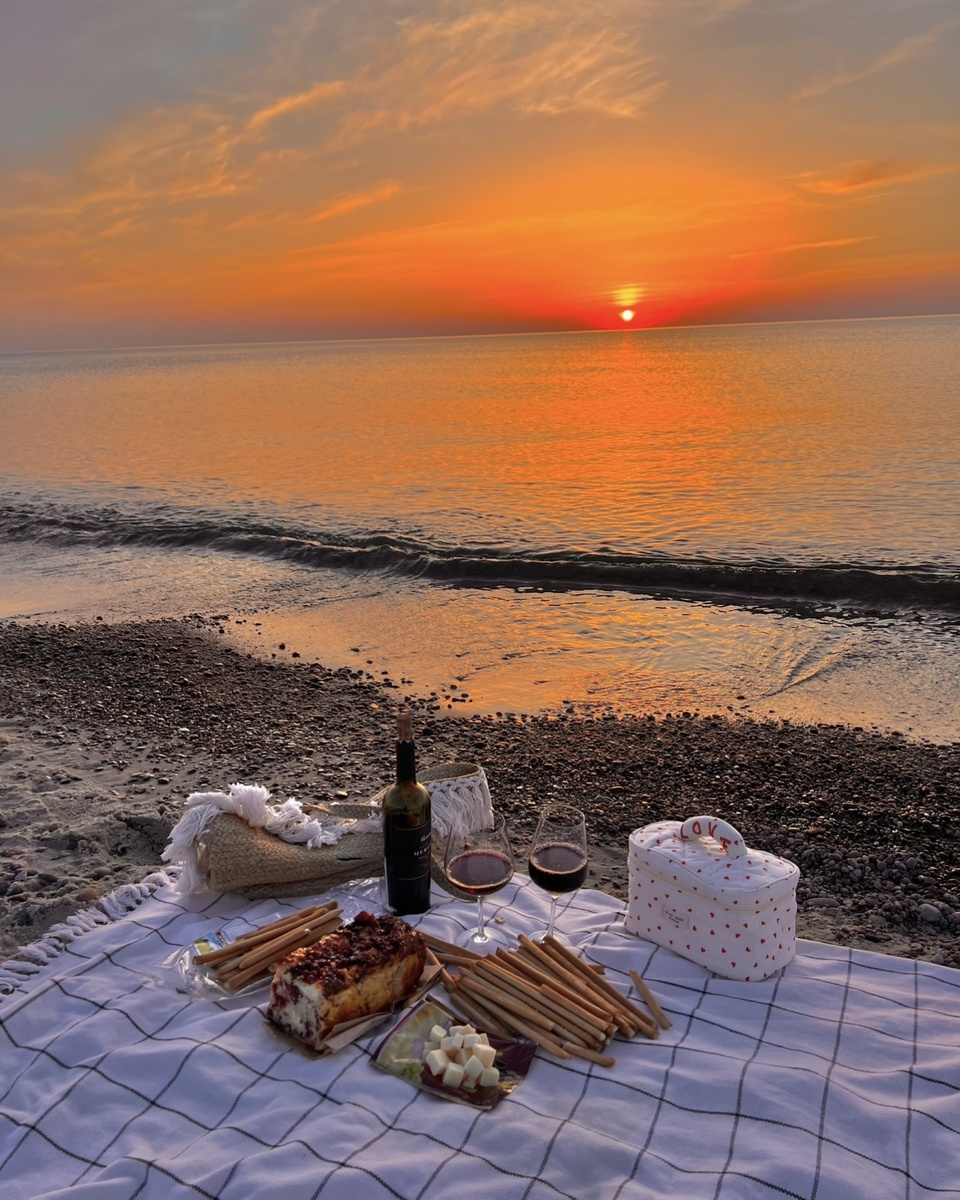 На фото, конечно, вино. Но в душе — кипяток и ДЗЕН ;)