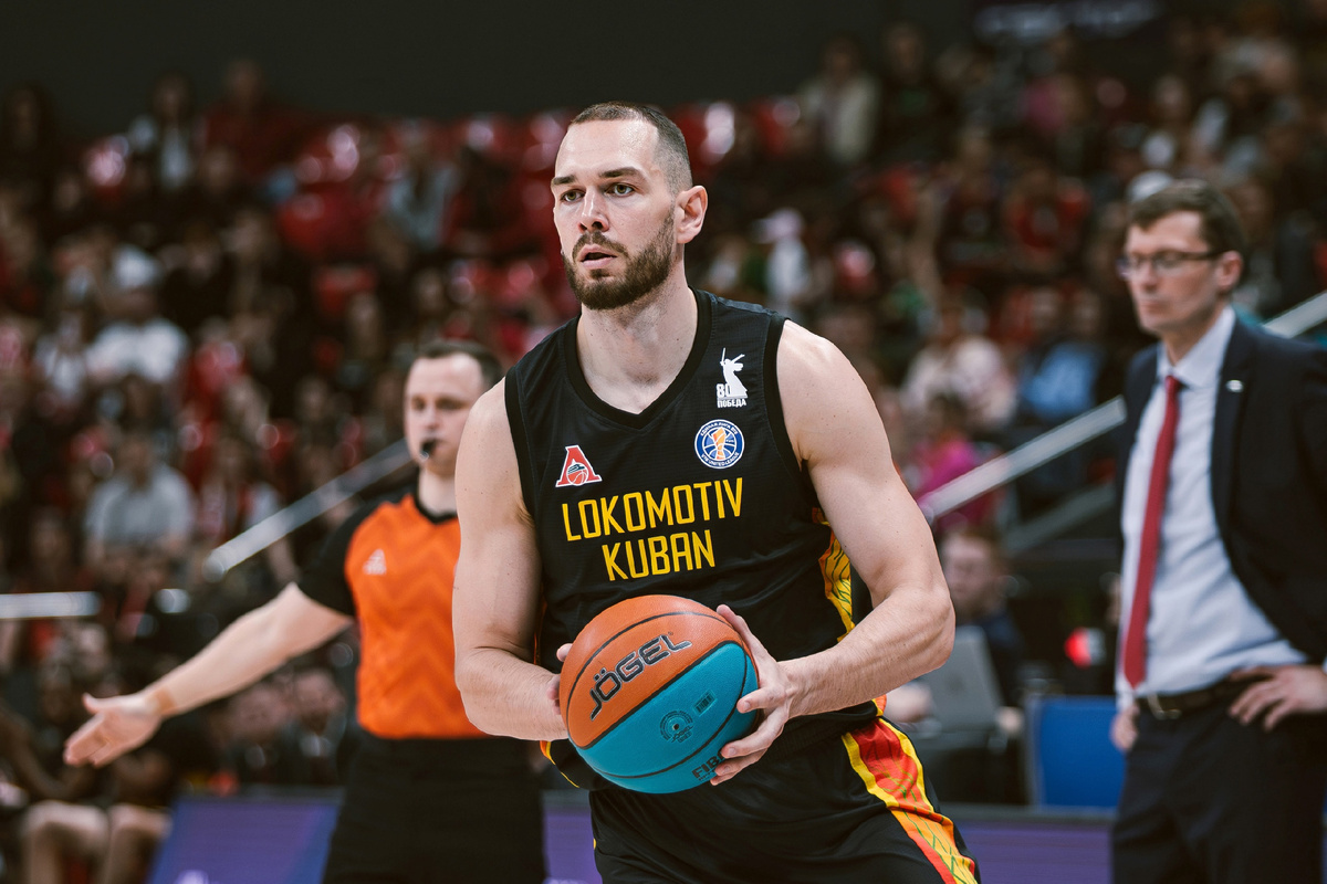 Александр Гудумак