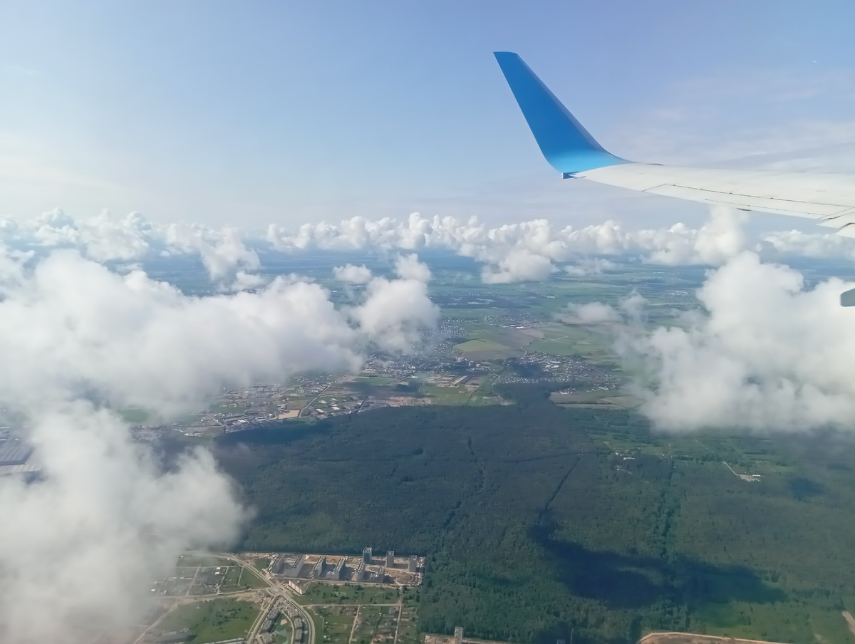 Под крылом самолëта.. 