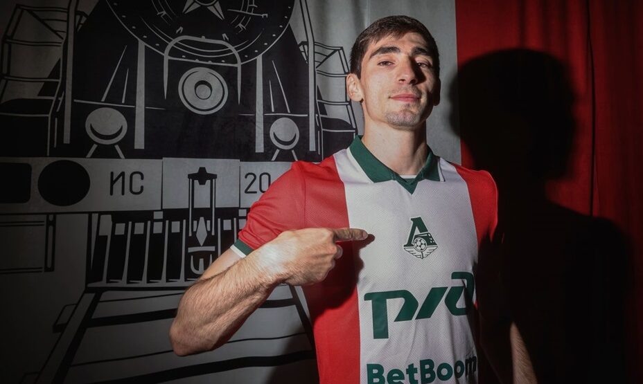    Зелимхан Бакаев подписал контракт с «Локомотивом», но заявить футболиста железнодорожники не могут из-за бана ФИФА. Фото: ФК «Локомотив»