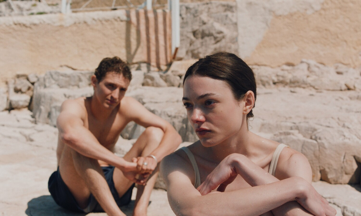 🎬 Здравствуй, грусть: как экранизация Саган превратилась в визуальную элегию о юности