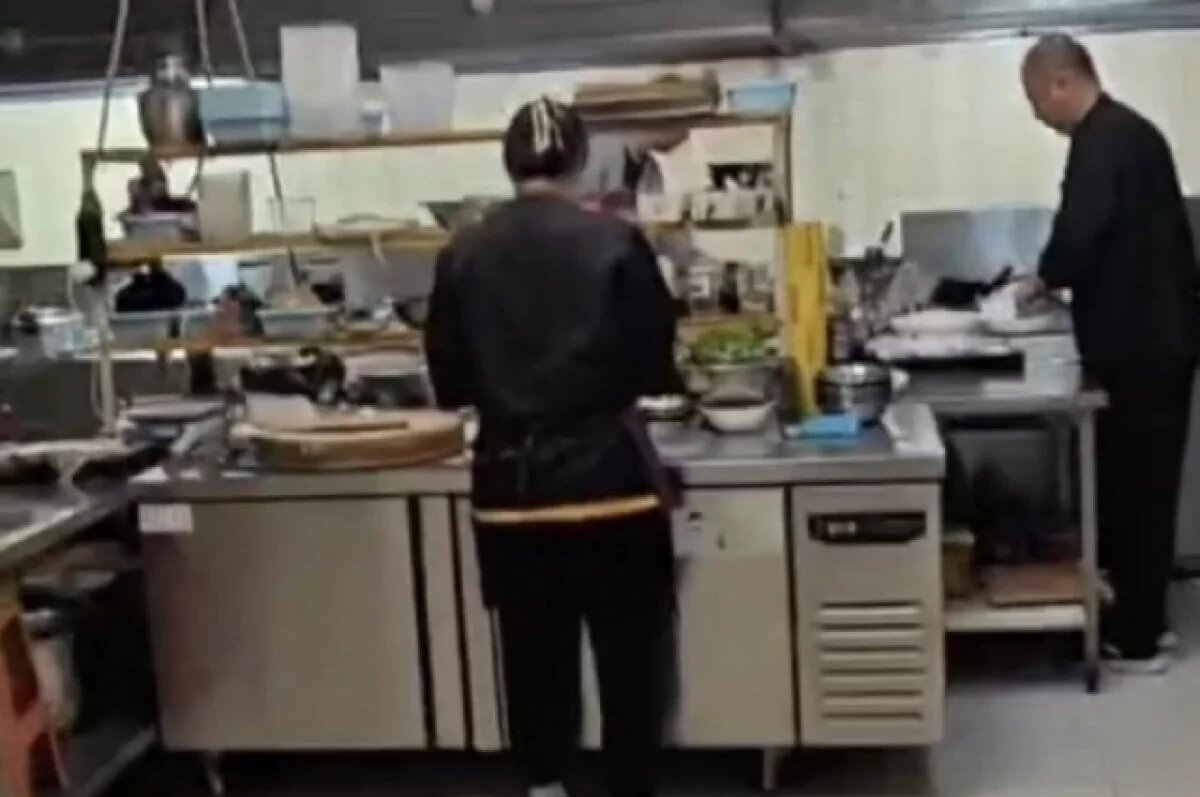    Восемь мигрантов задержали силовики Приморья за незаконную работу в кафе