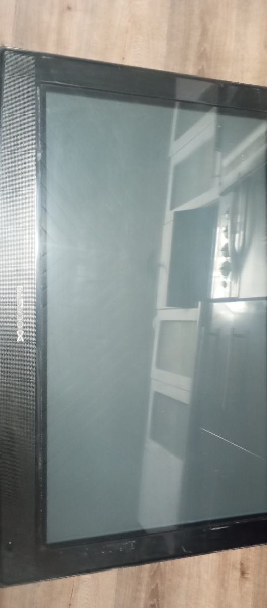 Вот такой здоровый и тяжёлой хотя он плоский но весу как в кинескопном 