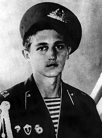 Вячеслав Александрович Александров (4 января 1968 — 7 января 1988) — Герой Советского Союза, командир отделения 9-й парашютно-десантной роты отдельного 345-го гвардейского парашютно-десантного полка 40-й армии Туркестанского военного округа ограниченного контингента советских войск в Демократической Республике Афганистан, (28.06.1988), гвардии младший сержант