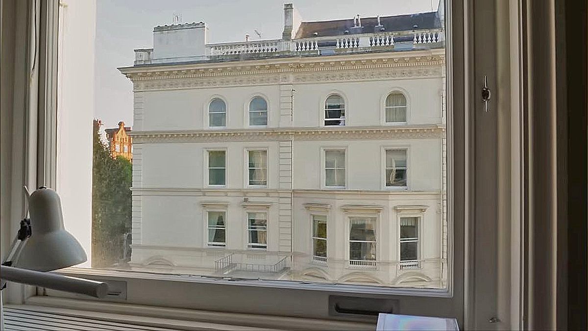 - Выбор Смирновой объясним: Кенсингтон — один из самых престижных районов Лондона