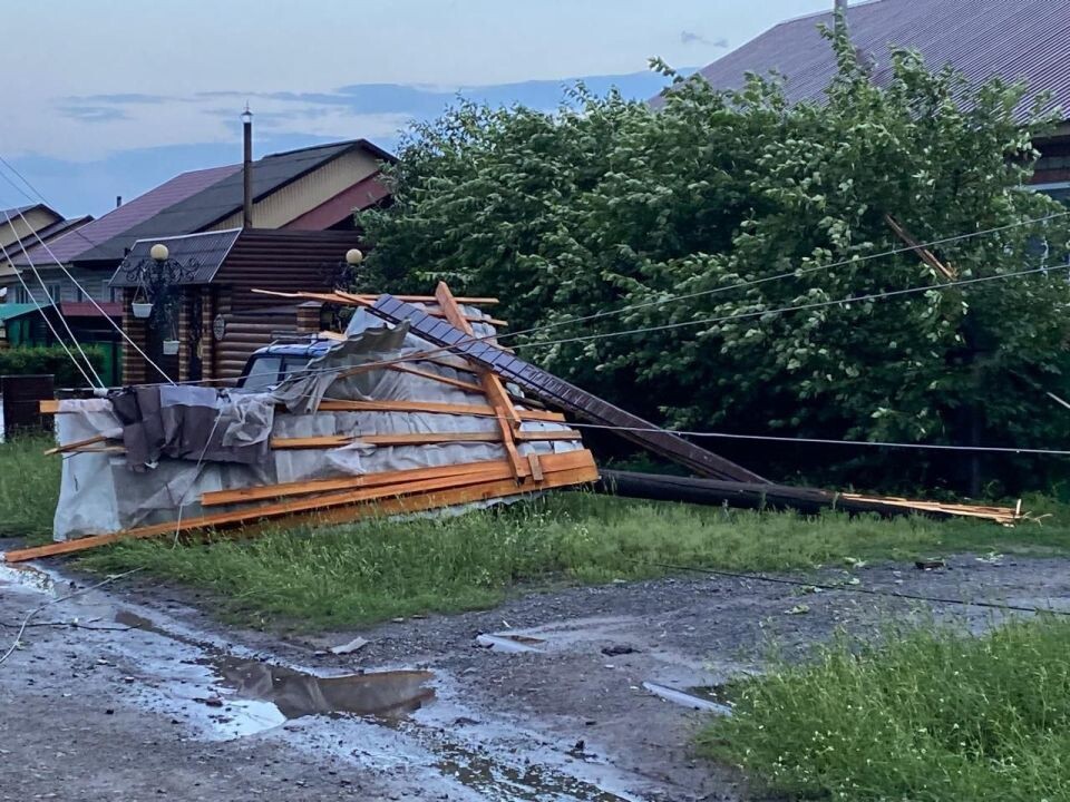    Последствия урагана в Новосибирской области. Источник: Telegram-канал "Россети Новосибирск"