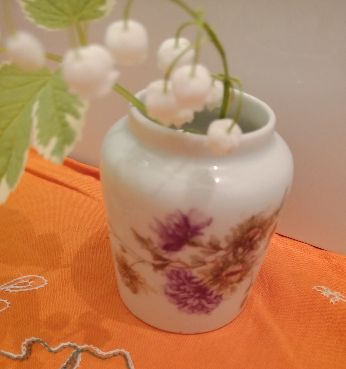 иногда использую её, как вазочку для цветов