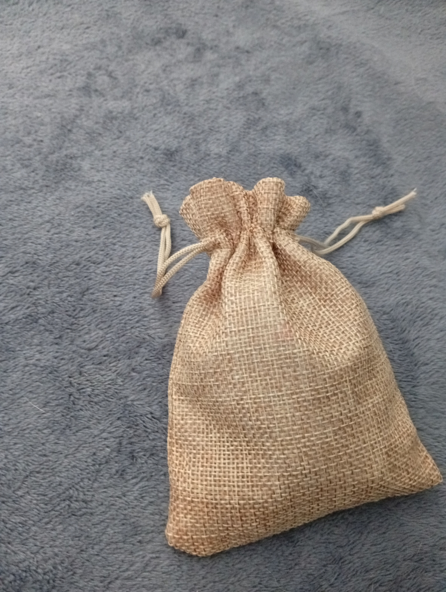 Продавались в таком мешочке.