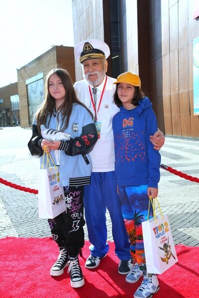 Внуки души не чаяли в дедушке Бедросе