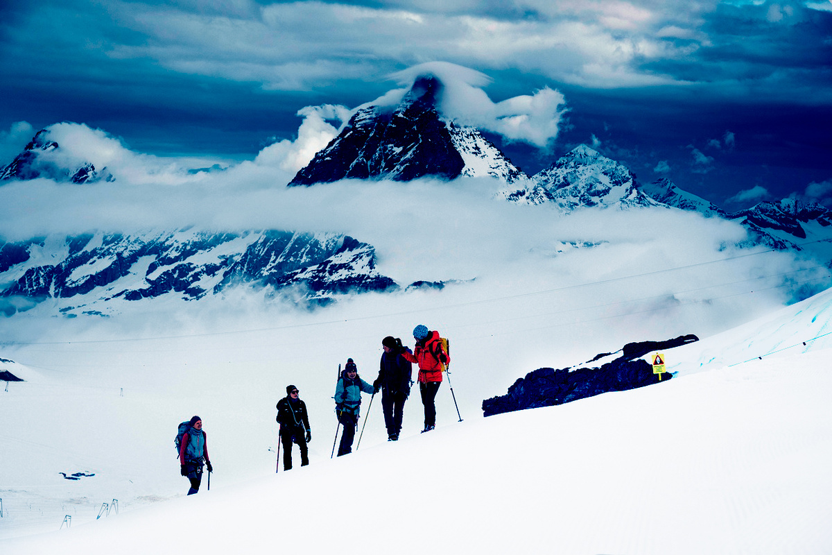 Факт 1: Состав группы
Семейная трагедия - пятеро из погибших туристов были членами одной семьи. Только один участник группы проживал в другом кантоне Швейцарии, что делает эту историю особенно трагичной.

Факт 2: Возраст участников
Широкий возрастной диапазон - возраст погибших варьировался от 21 до 58 лет. В группе были как молодые люди, так и более опытные туристы.
