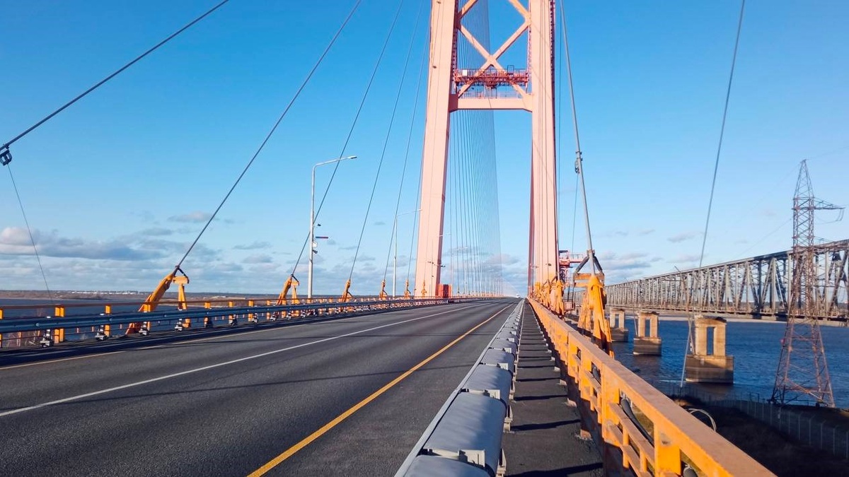    На мосту через Обь в районе Сургута ввели ограничение движения